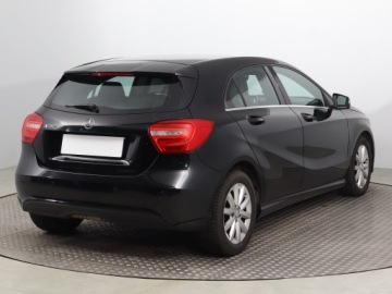 Mercedes Klasa A W176 Hatchback 5d 1.6 180 BlueEFFICIENCY 122KM 2013 Mercedes A A 180, Salon Polska, Skóra, Navi, zdjęcie 4