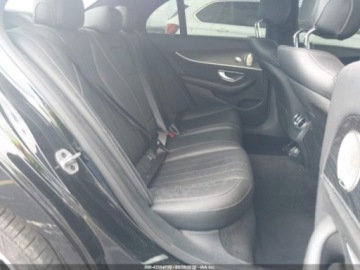 Mercedes Klasa E W213 2022 Mercedes-Benz Klasa E 350 2022 2.0l 2.0 Benzyna 255KM, zdjęcie 13