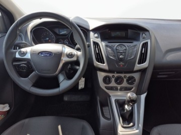 Ford Focus III Kombi Facelifting 1.0 EcoBoost 125KM 2014 Ford Focus KlimatyzacjaGrzane fotele alufelgi Benzyna 125KM, zdjęcie 11