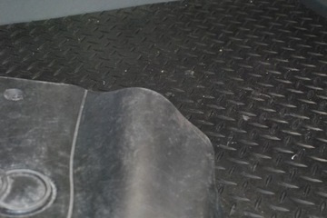 AUDI A6 C5 КРЫШКА ДВИГАТЕЛЯ 058103724J