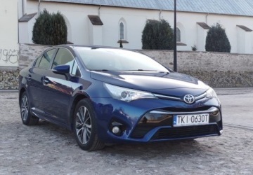 Toyota Avensis III Sedan Facelifting 2015 2.0 D-4D 143KM 2016 Toyota Avensis Salon PLPotwierdzony przebiegZadbanyEkonomiczny 2.0 143KM, zdjęcie 3