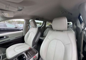 Chrysler Pacifica II 2018 Chrysler Pacifica 2018 Chrysler Pacifica kamery 360 auto w Polsce po akcyz, zdjęcie 17