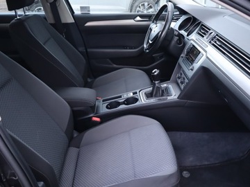 Volkswagen Passat B8 Variant 1.6 TDI BlueMotion SCR 120KM 2016 VW Passat 1.6 TDI, Salon Polska, Klima, zdjęcie 8