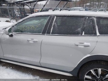 Volvo V60 II  2023 Volvo V60 Cross Country B5 Ultimate 2023 2.0l 2.0 Benzyna 247KM, zdjęcie 2