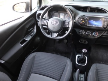 Toyota Yaris III Hatchback 5d Facelifting 2017 1.5 Dual VVT-iE 111KM 2017 Toyota Yaris 1.5 Dual VVT-i, Salon Polska, Klima, zdjęcie 6