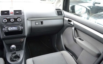 Volkswagen Touran II 1.6 TDI 105KM 2014 Volkswagen Touran Bezwypadkowy - Serwis - OPLACONY - Bez Korozji 1.6 105KM, zdjęcie 29