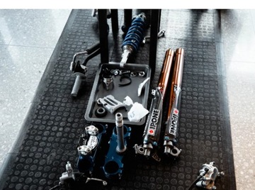 IPONE FORK FLUID RACING 7W МАСЛО ДЛЯ ПОДВЕСКИ ПОДВЕСКИ 1