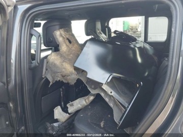 Land Rover Defender IV (L663) 2022 Land Rover Defender 110 V8 2022 5.0l 5.0 Benzyna 518KM, zdjęcie 13