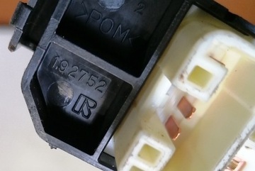 DAIHATSU TERIOS 06R - PANEL PŘEPÍNAČ SKEL PRAVÝ PŘEDNÍ 192752