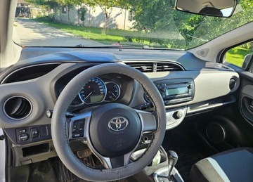 Toyota Yaris III 2015 TOYOTA YARIS 1.5 Hybrid 75 KM, zdjęcie 2