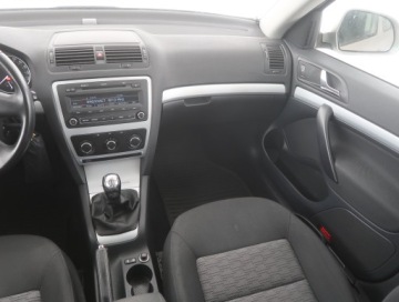Skoda Octavia II Hatchback Facelifting 1.4 TSI 122KM 2010 Skoda Octavia 1.4 TSI, Salon Polska, zdjęcie 7