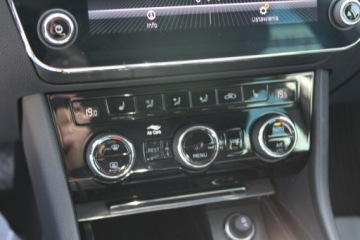 Skoda Superb III Liftback Facelifting 2.0 TDI SCR 150KM 2022 Škoda Superb Skoda Superb Ambition DSG Nawigacja, zdjęcie 25