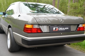 Mercedes W124 Coupe 3.0 180KM 1988 Mercedes-Benz 300 CE Coupe – Klasyka w najlepszym wydaniu | 1988 | 3.0, zdjęcie 5