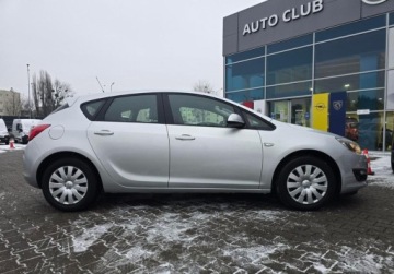 Opel Astra J Hatchback 5d Facelifting 1.6 Twinport ECOTEC 115KM 2015 Opel Astra 1.6 Benzyna 115 KM Enjoy, bezwypadkowy, VATmarza 1.6 Benzyna, zdjęcie 6