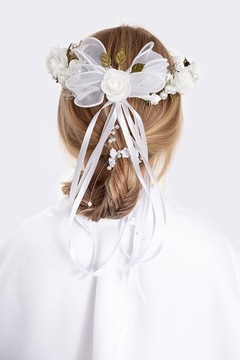 Obfity wianek komunijny z kwiatów z perłami