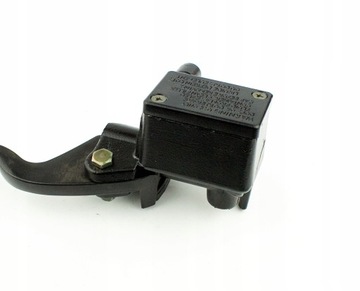 POMPA HAMULCA PRZEDNIEGO-DOLNE MOCOWANIE PRZEWODU,