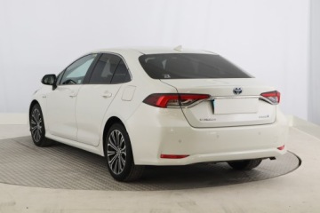 Toyota Corolla XII Sedan 1.8 Hybrid 122KM 2020 Toyota Corolla 1.8 Hybrid, Salon Polska, zdjęcie 3