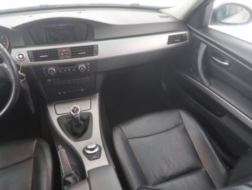 BMW Seria 3 E90-91-92-93 Limuzyna E90 318d 122KM 2007 BMW 3 318 d, Navi, Xenon, Klima, Klimatronic, zdjęcie 6