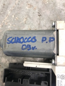 MOTOREK OKNO PRAVÝ PŘEDNÍ VW SCIROCCO III 1K0959792R 1Q0959702F