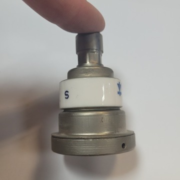 Dioda prostownicza krzemowa D10-100R-02 UNITRA