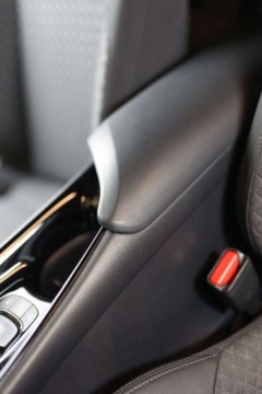 Toyota C-HR I Crossover Facelifting 1.8 Hybrid 122KM 2022 Toyota C-HR 1.8 Hybrid Style 1.8 Hybryda 122KM, zdjęcie 28