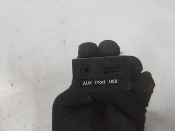 KIA VENGA I 09-15r GNIAZDO USB AUX