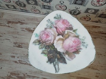 РАСКРАСЕННЫЙ СТОЛ, РОЗЫ, ШАББИ ШИК