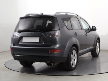 Mitsubishi Outlander II 2.0 DID DOHC 140KM 2007 Mitsubishi Outlander 2.0 DI-D, 4X4, 7 miejsc, zdjęcie 4