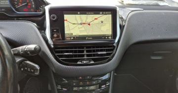 Peugeot 2008 I SUV Facelifting 1.2 PureTech 110KM 2018 Peugeot 2008 1.2 110KM Lifting Klimatronic Tempomat Nawigacja 1.2 Benzyna, zdjęcie 14