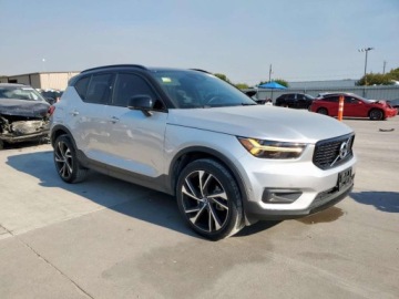 Volvo XC40 Crossover 2.0 T5 247KM 2019 Volvo XC 40 2019 VOLVO XC40 T5 MOMENTUM 2.0 Benzyna 247KM, zdjęcie 3