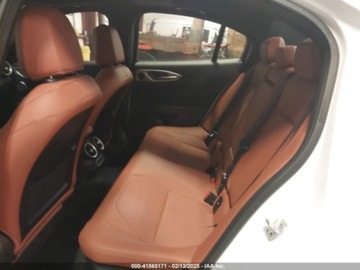 Alfa Romeo Giulia II Sedan Facelifting 2023 2.0 GME Turbo 280KM 2024 Alfa Romeo Giulia ti, 2024r., 4x4, 2.0L 2.0 Benzyna 280KM, zdjęcie 9