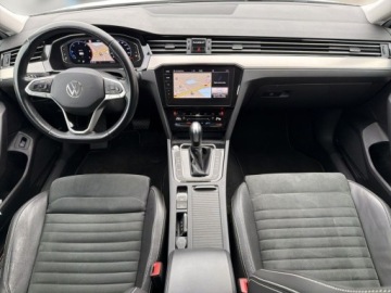 Volkswagen Passat B8 Variant Facelifting 2.0 TDI SCR 150KM 2023 Volkswagen Passat TDI 150KM Elegance LED Matrix Nawigacja Martwe pole, zdjęcie 19