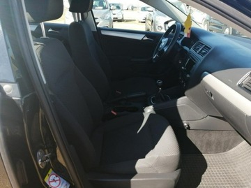 Volkswagen Jetta VI Sedan 1.6 TDI CR DPF 105KM 2011 Volkswagen Jetta 1.6 105 km klima, elektryka, zdjęcie 9