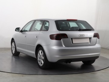 Audi A3 8P Hatchback 3d 1.8 TFSI 160KM 2010 Audi A3 1.8 TFSI, Klima, Klimatronic, Tempomat, zdjęcie 3