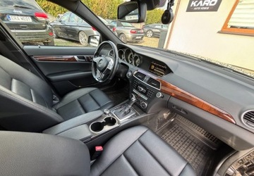 Mercedes Klasa C W205 2014 Mercedes-Benz Klasa C Wersja Avantgarde AMG 3.5 Benzyna 231KM, zdjęcie 14