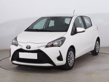 Toyota Yaris III Hatchback 5d Facelifting 2017 1.5 Dual VVT-iE 111KM 2020 Toyota Yaris 1.5 Dual VVT-i, Salon Polska, Klima, zdjęcie 1