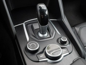 Alfa Romeo Giulia II Sedan 2.0 Turbo 200KM 2016 Alfa Romeo Giulia GD6L276#2.0 Turbo 2 stref klima, zdjęcie 14