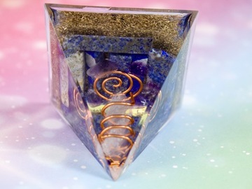 ПИРАМИДА ОРГОНИТ ЛАЗУРИТ АМЕТИСТ КРИСТАЛЛ СМОЛА ГАРМОНИЯ БИОЭНЕРГИЯ 5 см