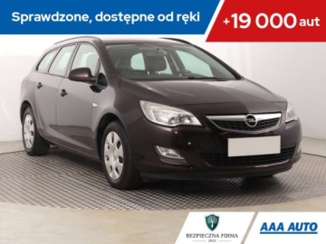 Opel Astra J Sports Tourer 1.6 Twinport ECOTEC 115KM 2011 Opel Astra 1.6 16V, Salon Polska, Serwis ASO