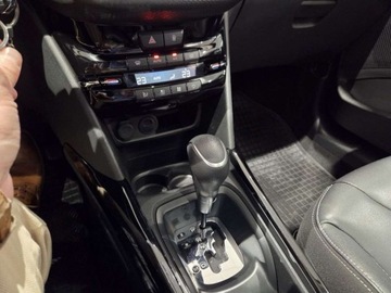 Peugeot 2008 I SUV Facelifting 1.2 PureTech 110KM 2018 Peugeot 2008 1.2 Pure Tech 110KM Allure EAT6 SalonPL Gwarancja Dealer 1.2, zdjęcie 16