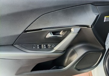 Peugeot 2008 II e-SUV Facelifting Elektryczny 54kWh 156KM 2023 Peugeot 2008 54kWh First Edition 2024 Od RiA Elektryczny 156KM, zdjęcie 14