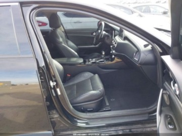 Kia Stinger Liftback 2.0 T-GDI 255KM 2018 Kia Stinger Premium 2018 2.0 Benzyna 255KM, zdjęcie 9