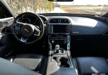 Jaguar XE Sedan 2.0 i4 163KM 2016 Jaguar XE 2.0 Diesel 163KM, zdjęcie 7