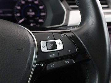 Volkswagen Passat B8 Variant 2.0 TDI BlueMotion SCR 150KM 2019 Volkswagen Passat 2.0TDI Comfortline Tempomat, zdjęcie 31