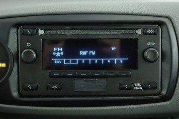 Toyota Yaris III Hatchback 5d Facelifting 2017 1.5 Dual VVT-iE 111KM 2018 Toyota Yaris 1.5 Dual VVT-i, Salon Polska, zdjęcie 8