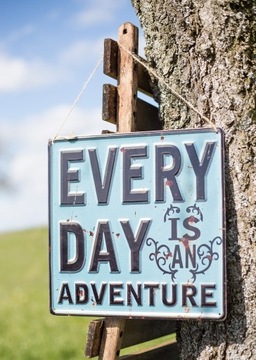 Табличка «Каждый день – это приключение» КАРТИНКИ ДЕКОРА