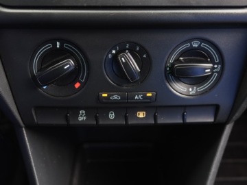 Skoda Rapid II Spaceback 1.6 TDI 90KM 2015 Skoda Rapid 1.6 TDI, Salon Polska, Klima, zdjęcie 12