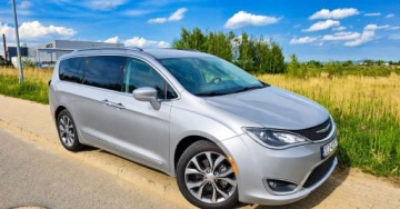 Chrysler Pacifica II 3.6 V6 291KM 2020 Chrysler Pacifica 3.6 V6 291KM Skora LED El. DrzwiKlapa 3.6 Benzyna 291KM, zdjęcie 2