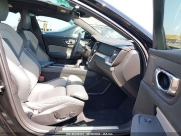 Volvo V60 II  Kombi 2.0 T5 250KM 2020 Volvo V60 2020r, R-Design, 4x4, 2.0L 2.0 Benzyna 250KM, zdjęcie 8