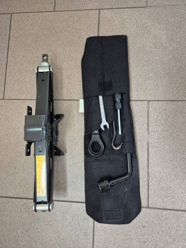 HYUNDAI TUCSON 15-20 SADA OPRAVA + ZVEDÁK